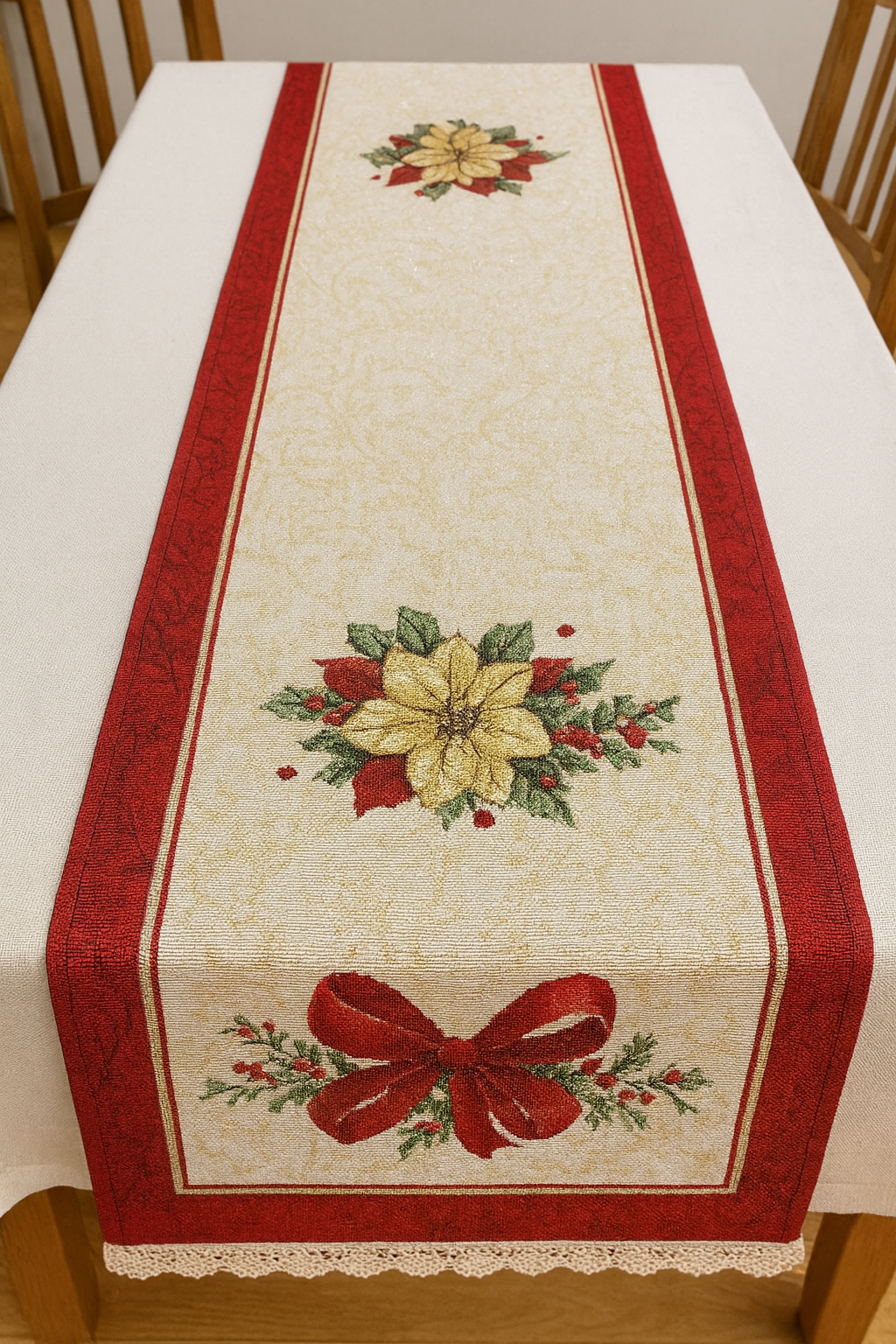 Napron Crăciun (fundă roșie & poinsettia) – 110×60 cm